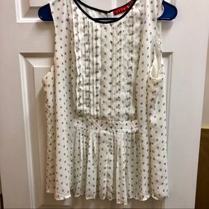 ELLE sleeveless blouse